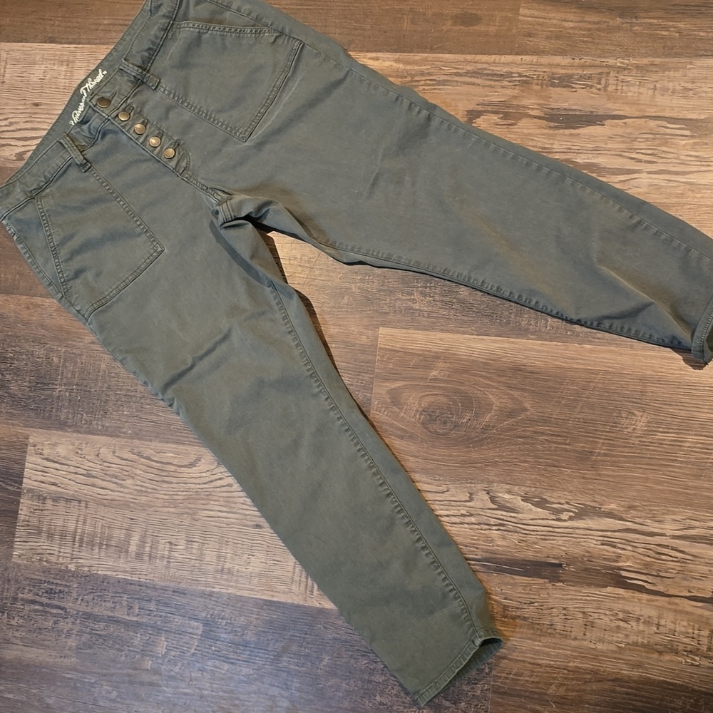 Universal Threads green mid-rise skinny stretch jeans, sz 32